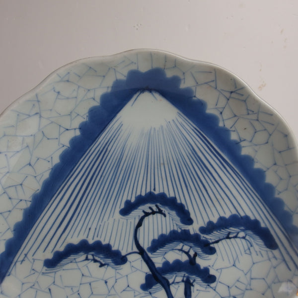 Aritaware Plate, Mt Fuji, Edo Period. Japanese antique plate. 1800-1850.