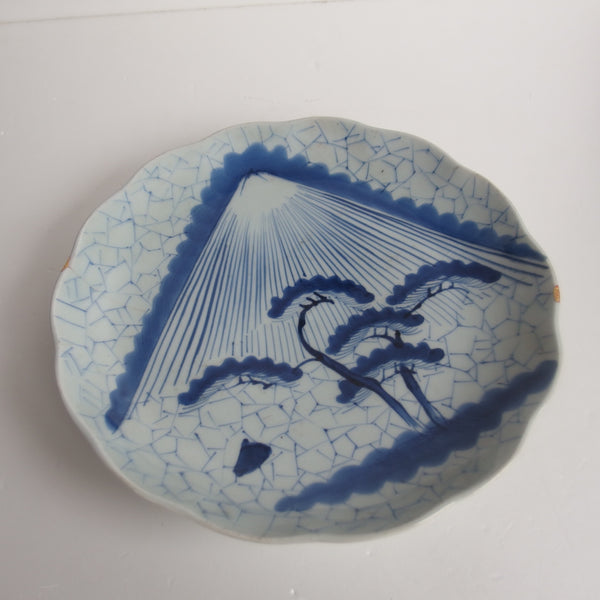 Aritaware Plate, Mt Fuji, Edo Period. Japanese antique plate. 1800-1850.