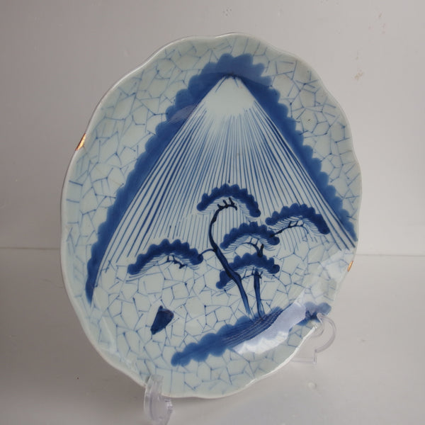Aritaware Plate, Mt Fuji, Edo Period. Japanese antique plate. 1800-1850.
