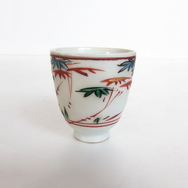 Vintage Handpainted Saké´cup with Autumn Flowers . Colorful Gui Nomi. Kutani. Kyoto